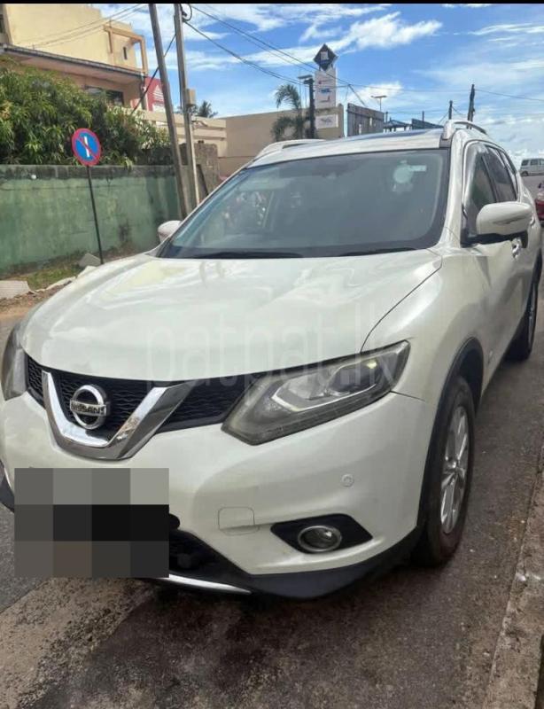 Nissan X Trail 2015 - பயன்படுத்தப்பட்டது SUV sale in Sri Lanka - patpat.lk