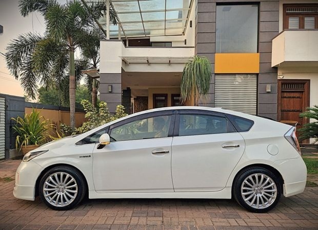 Toyota Prius 2012 - பயன்படுத்தப்பட்டது கார் sale in Sri Lanka - patpat.lk