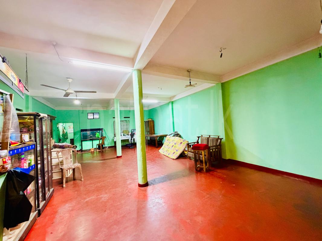 Building for Rent in Alutgama
