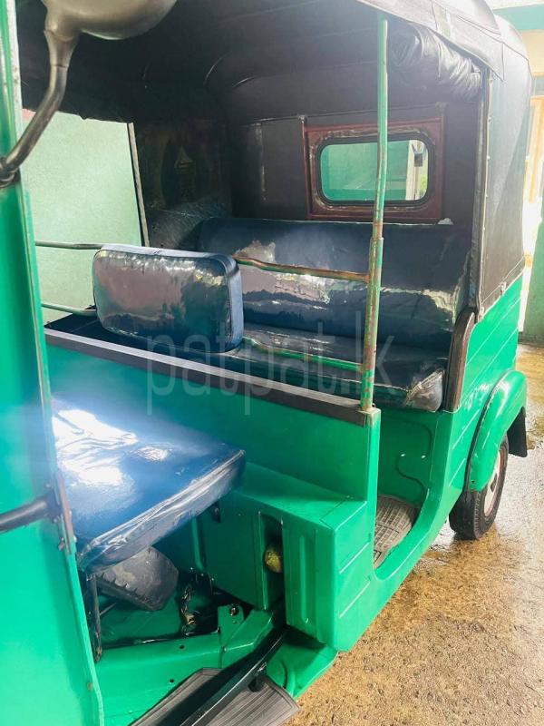 Bajaj Three Wheel 2006 - பயன்படுத்தப்பட்டது முச்சக்கர வண்டி sale in Sri Lanka - patpat.lk