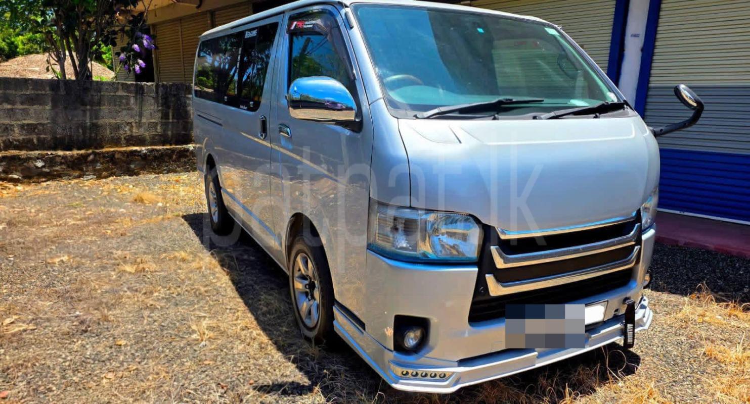 Toyota Hiace 2007 - භාවිතා කරන ලද වෑන් රථය sale in Sri Lanka - patpat.lk