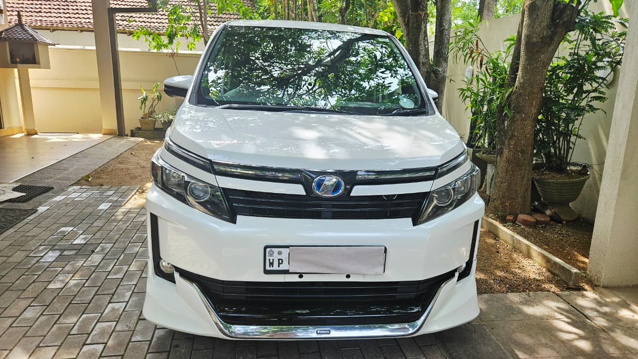 Toyota Voxy 2014 - Used Van sale in Sri Lanka - patpat.lk
