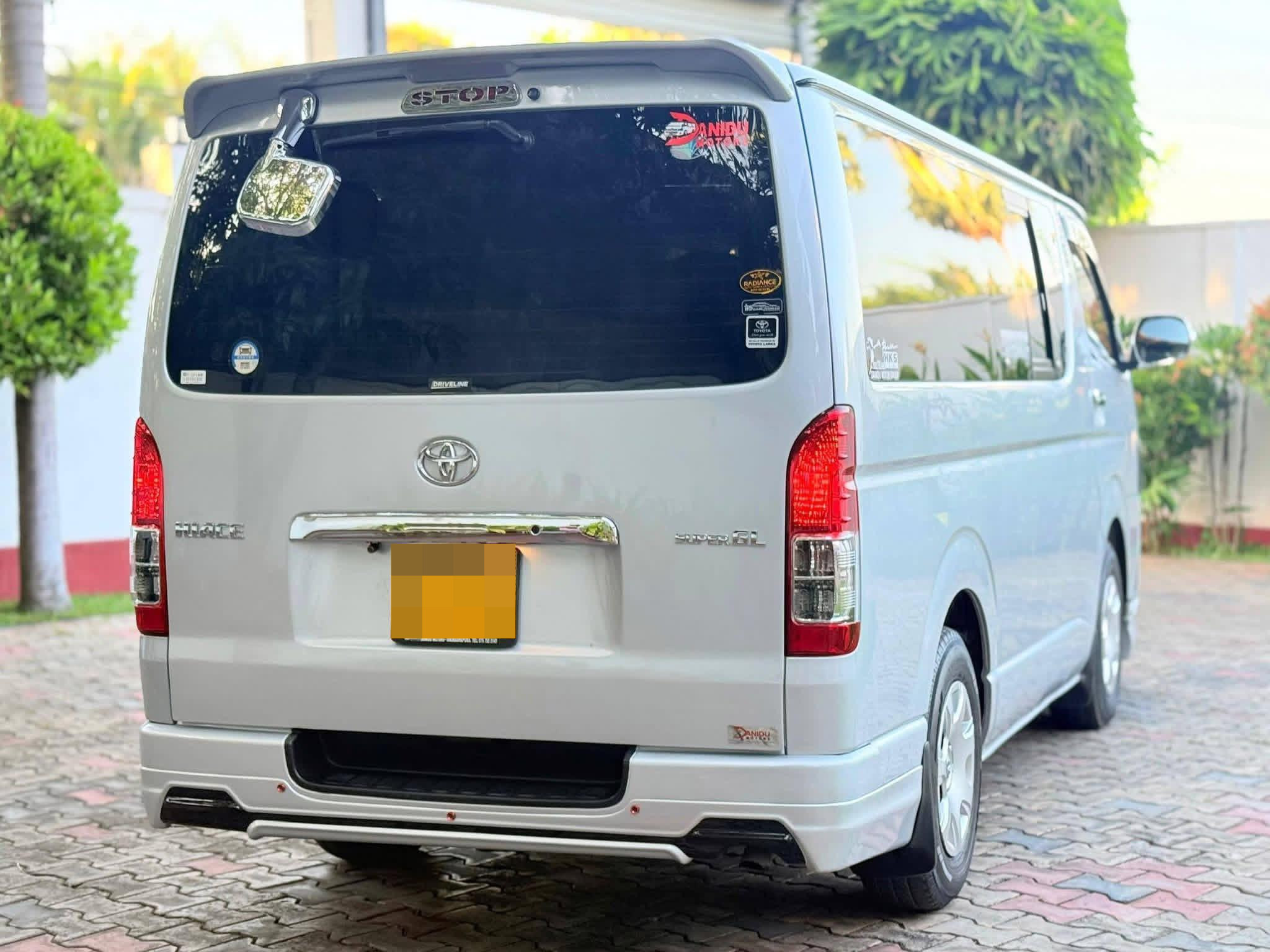 Toyota Hiace 2006 - பயன்படுத்தப்பட்டது வேன் sale in Sri Lanka - patpat.lk