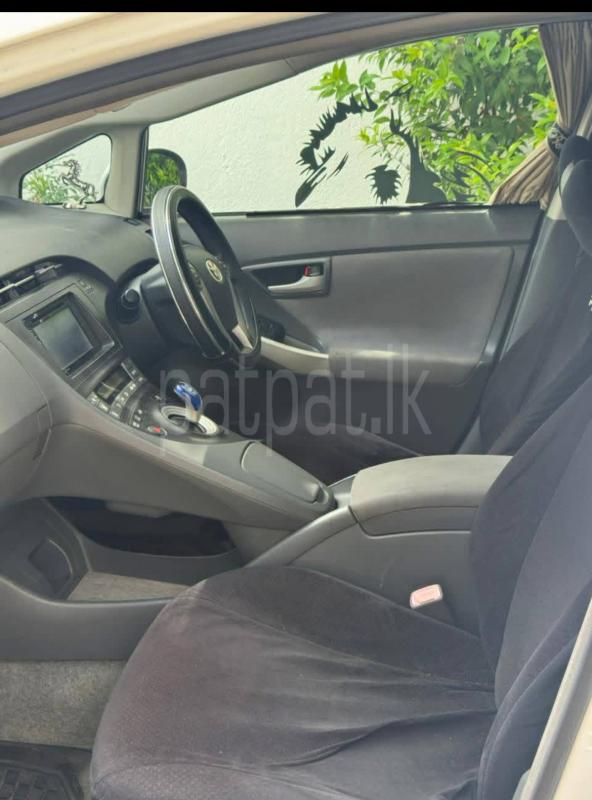 Toyota Prius 2010 - பயன்படுத்தப்பட்டது கார் sale in Sri Lanka - patpat.lk
