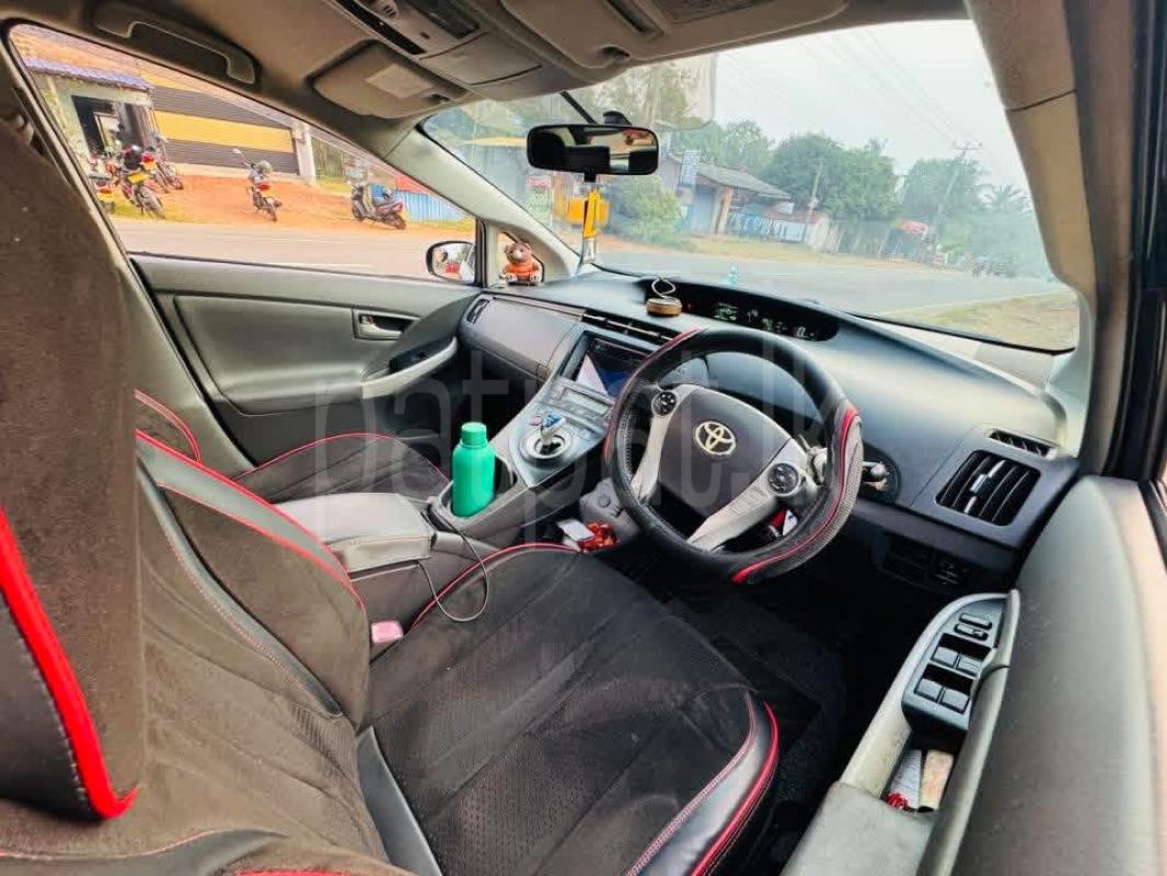 Toyota Prius 2011 - භාවිතා කරන ලද කාර් sale in Sri Lanka - patpat.lk
