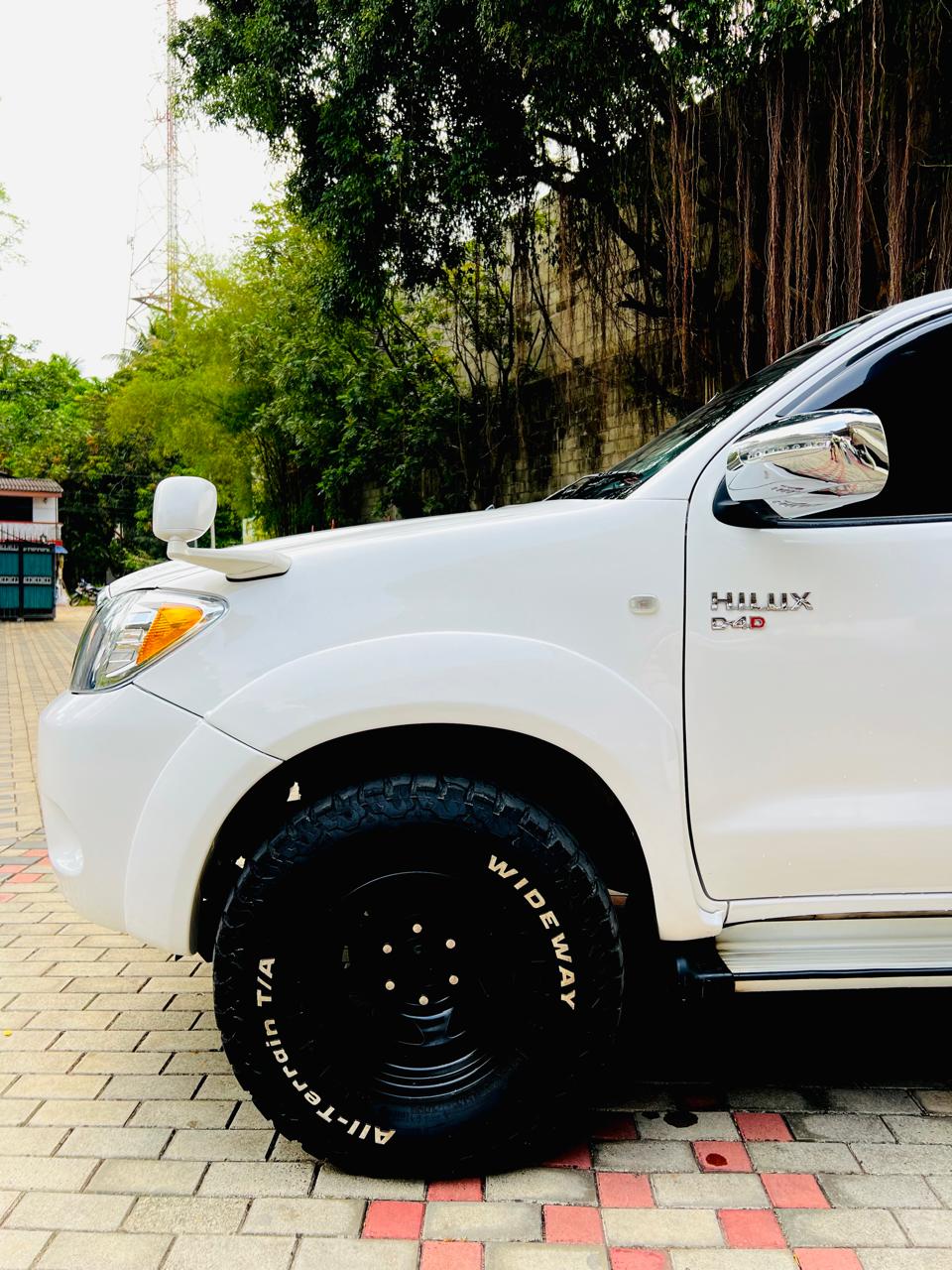 Toyota Hilux 2007 - භාවිතා කරන ලද භාණ්ඩ ප්‍රවාහන sale in Sri Lanka - patpat.lk