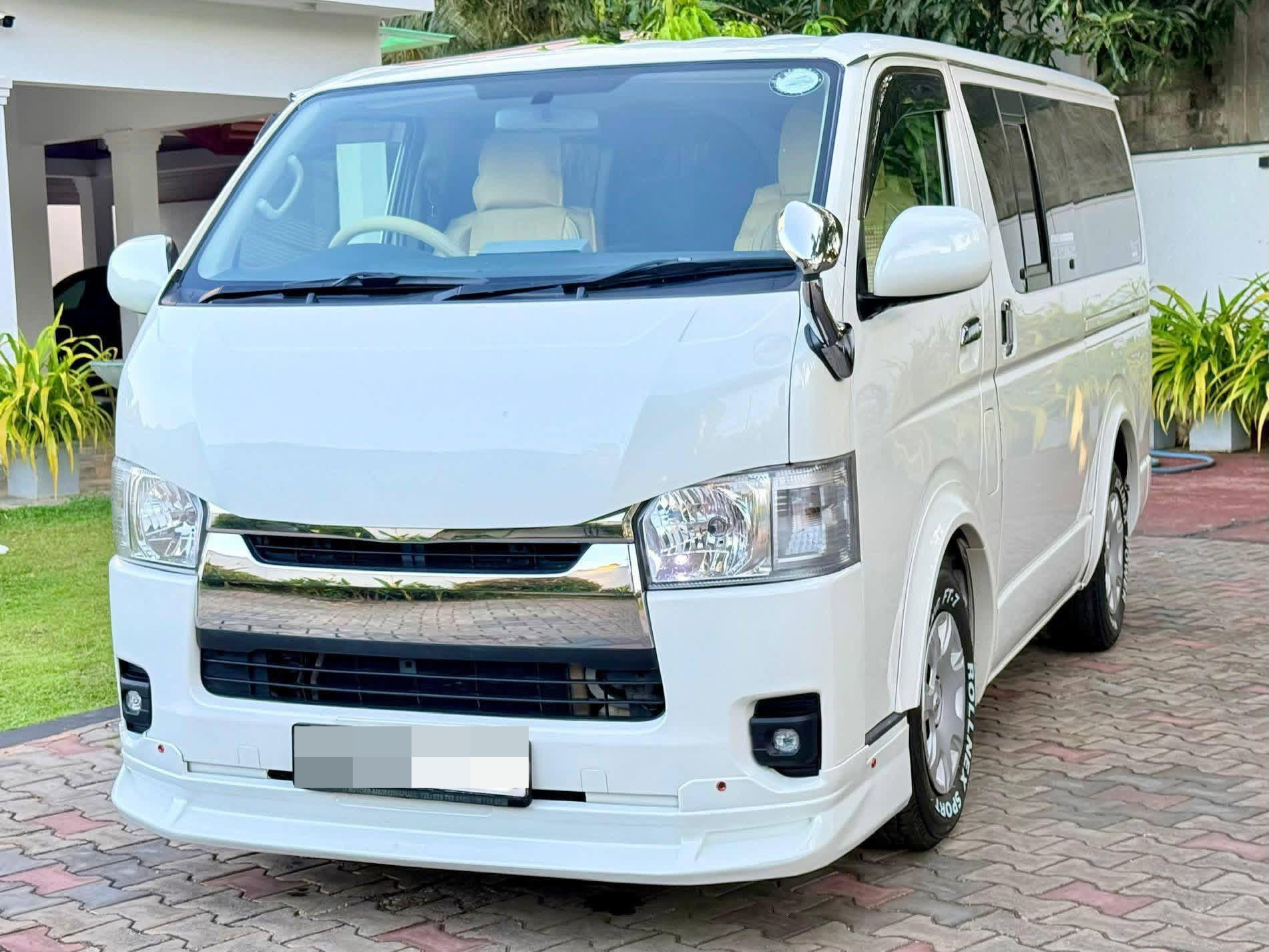 Toyota Hiace 2007 - பயன்படுத்தப்பட்டது வேன் sale in Sri Lanka - patpat.lk