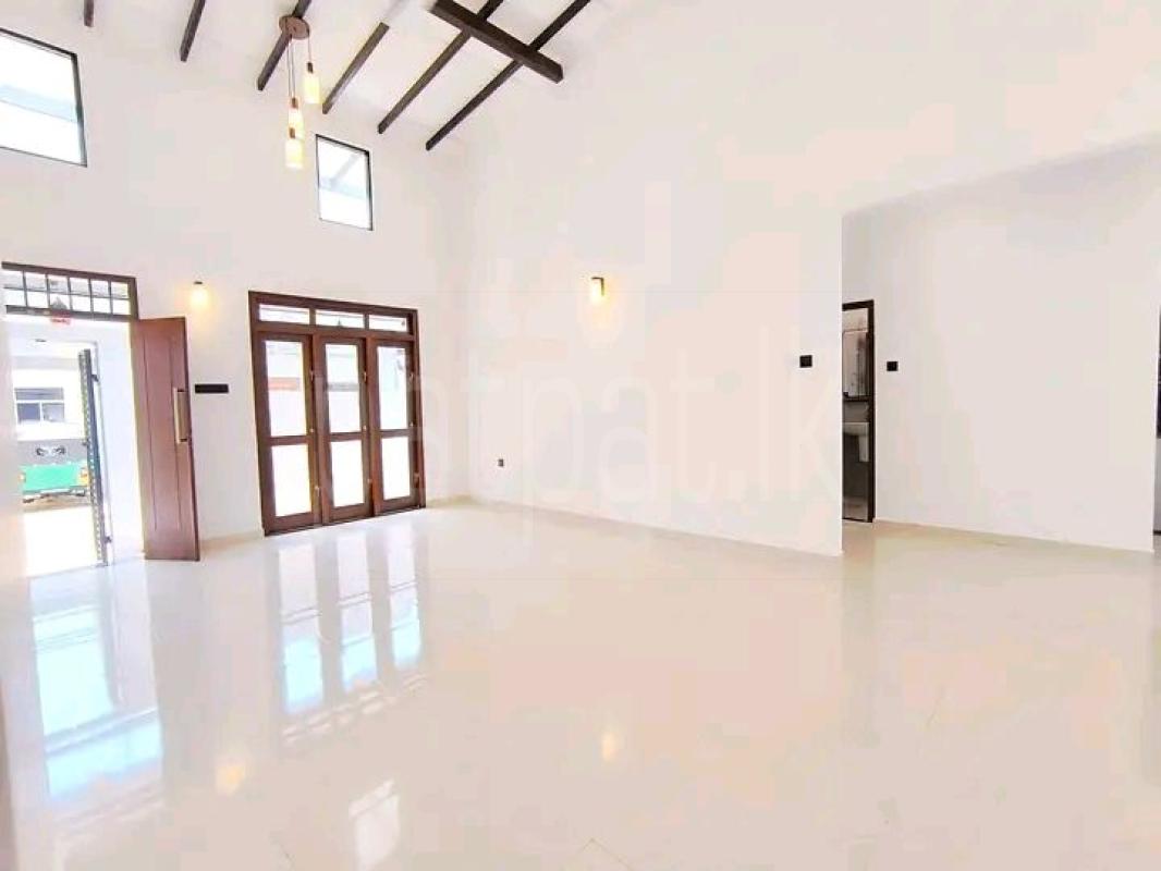 House for Sale in Athurugiriya