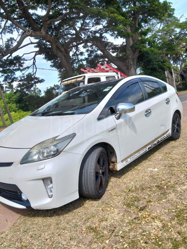 Toyota Prius 2012 - பயன்படுத்தப்பட்டது கார் sale in Sri Lanka - patpat.lk