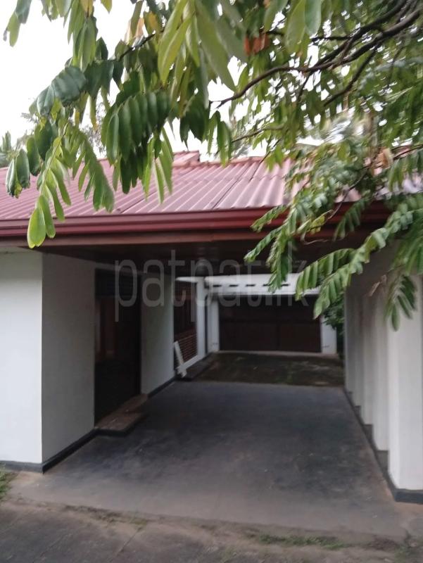 House for Rent in Makola ads-image-1