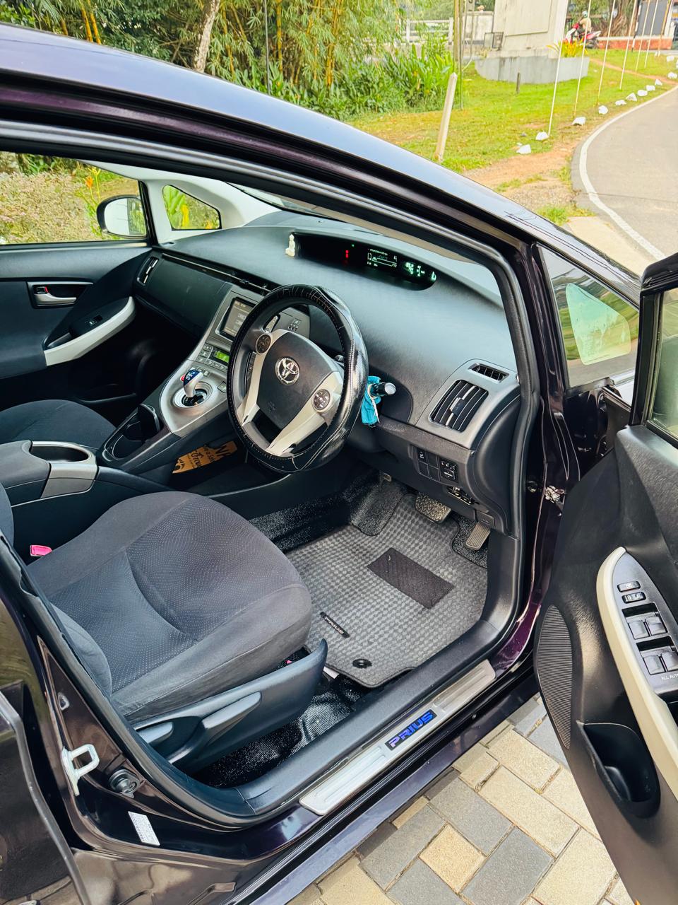 Toyota Prius 2012 - Used Car sale in Sri Lanka - patpat.lk