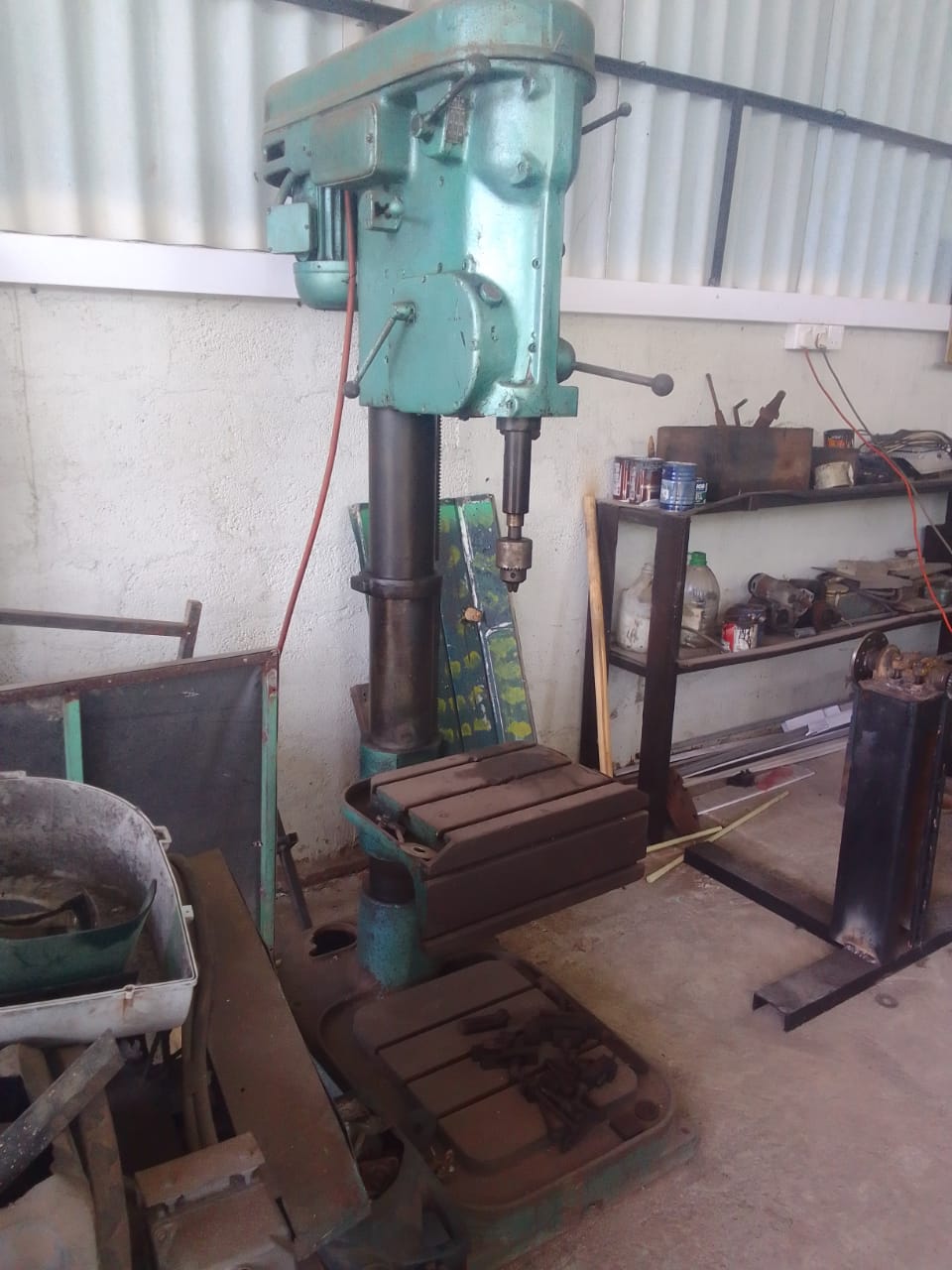 Heavy duty pesdestal drill machine