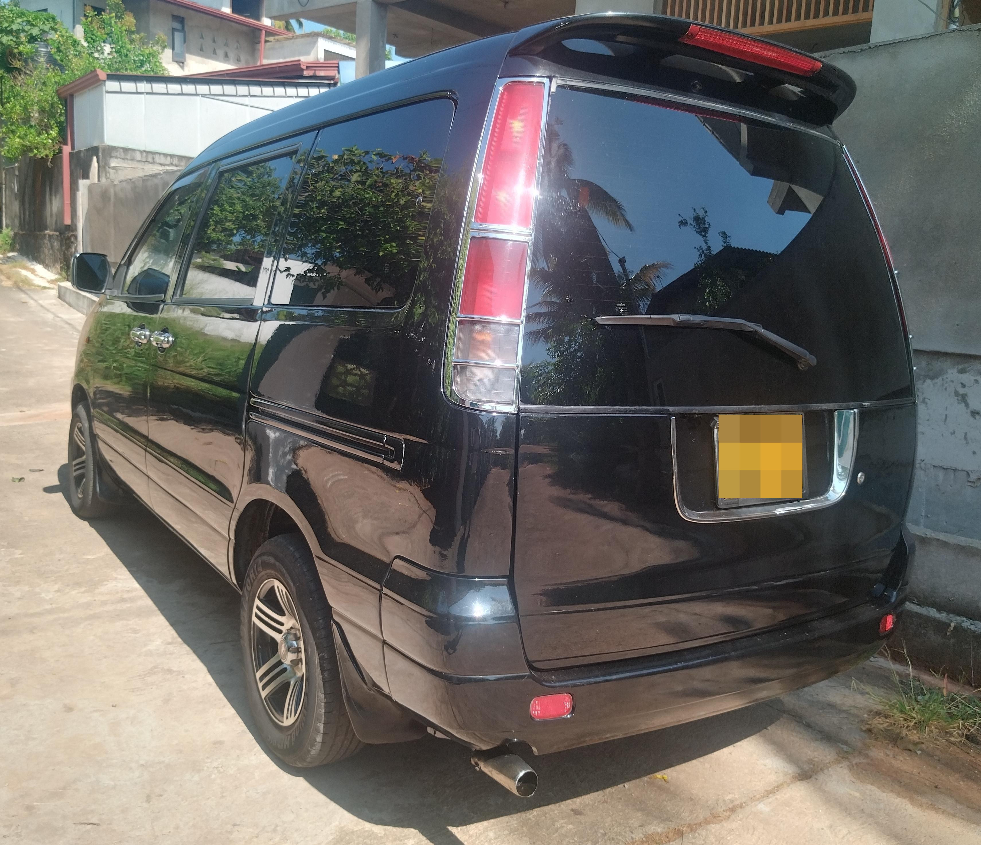 Toyota Noah 2000 - භාවිතා කරන ලද වෑන් රථය sale in Sri Lanka - patpat.lk