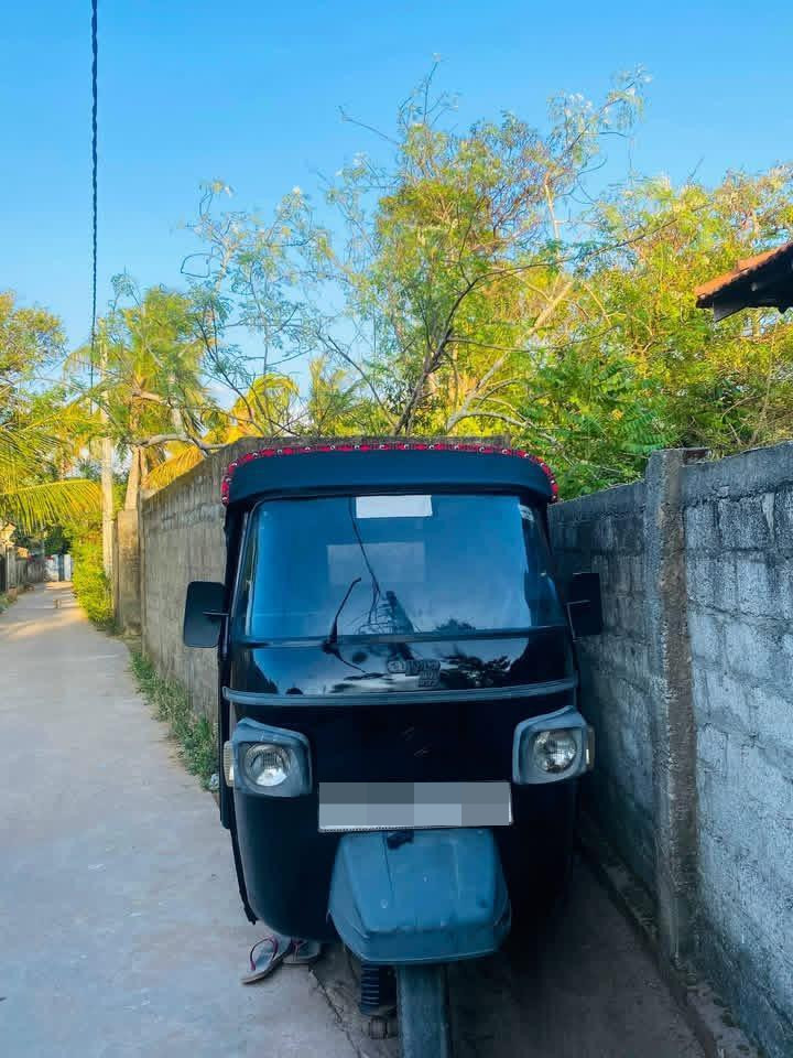 Piaggio Three Wheel 2016