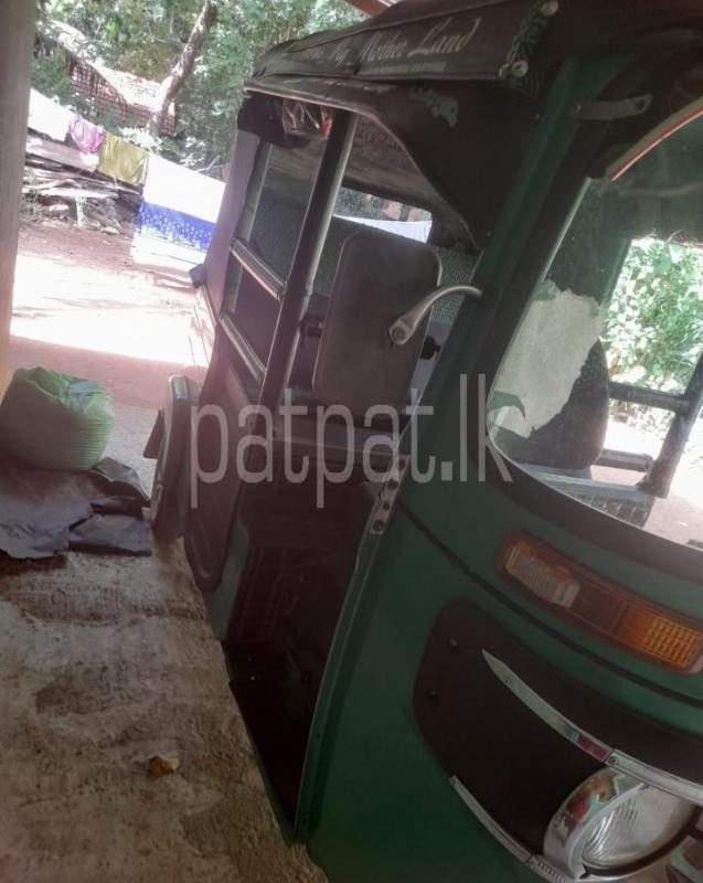 Bajaj 4 stroke 2017 - பயன்படுத்தப்பட்டது முச்சக்கர வண்டி sale in Sri Lanka - patpat.lk