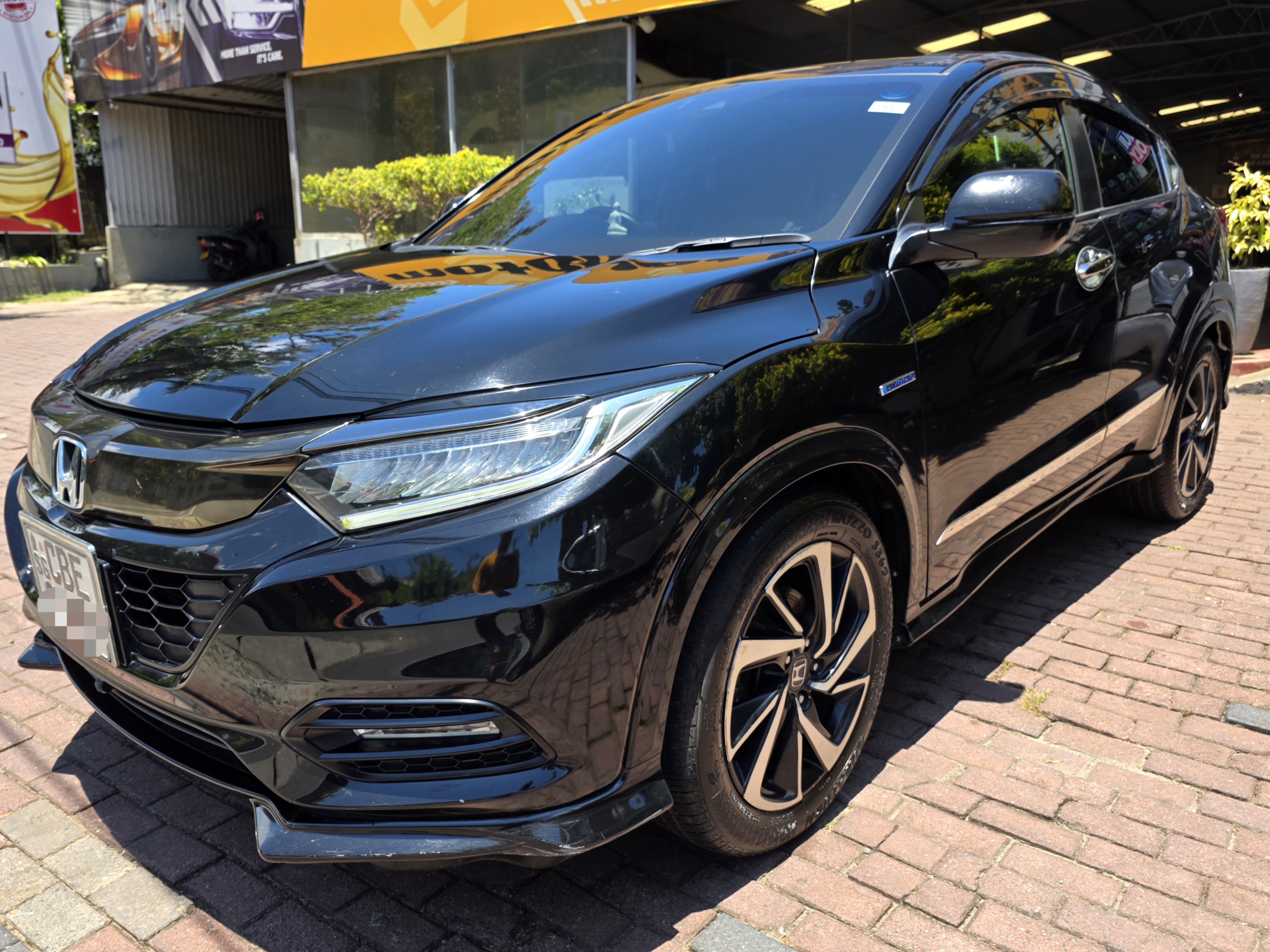Honda Vezel 2018 - Used SUV sale in Sri Lanka - patpat.lk