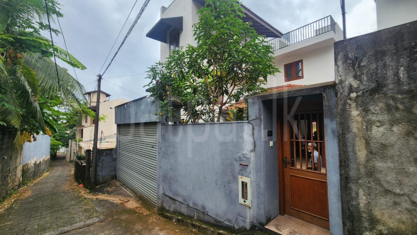 House for Sale in Thalapathpitiya ads-image-1