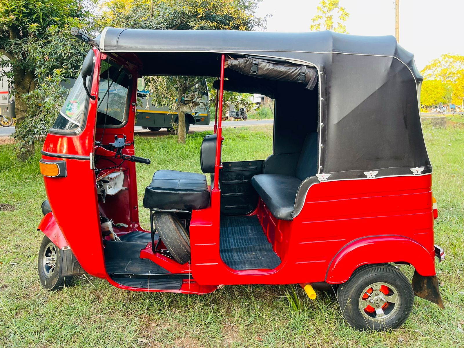 Bajaj Three Wheel 2005 - பயன்படுத்தப்பட்டது முச்சக்கர வண்டி sale in Sri Lanka - patpat.lk