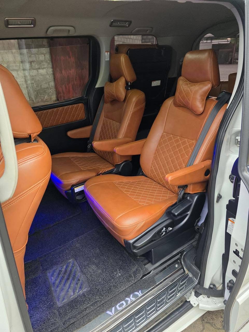 Toyota Voxy 2015 - பயன்படுத்தப்பட்டது வேன் sale in Sri Lanka - patpat.lk