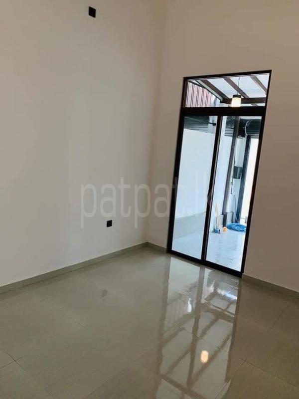 House for Sale in Athurugiriya