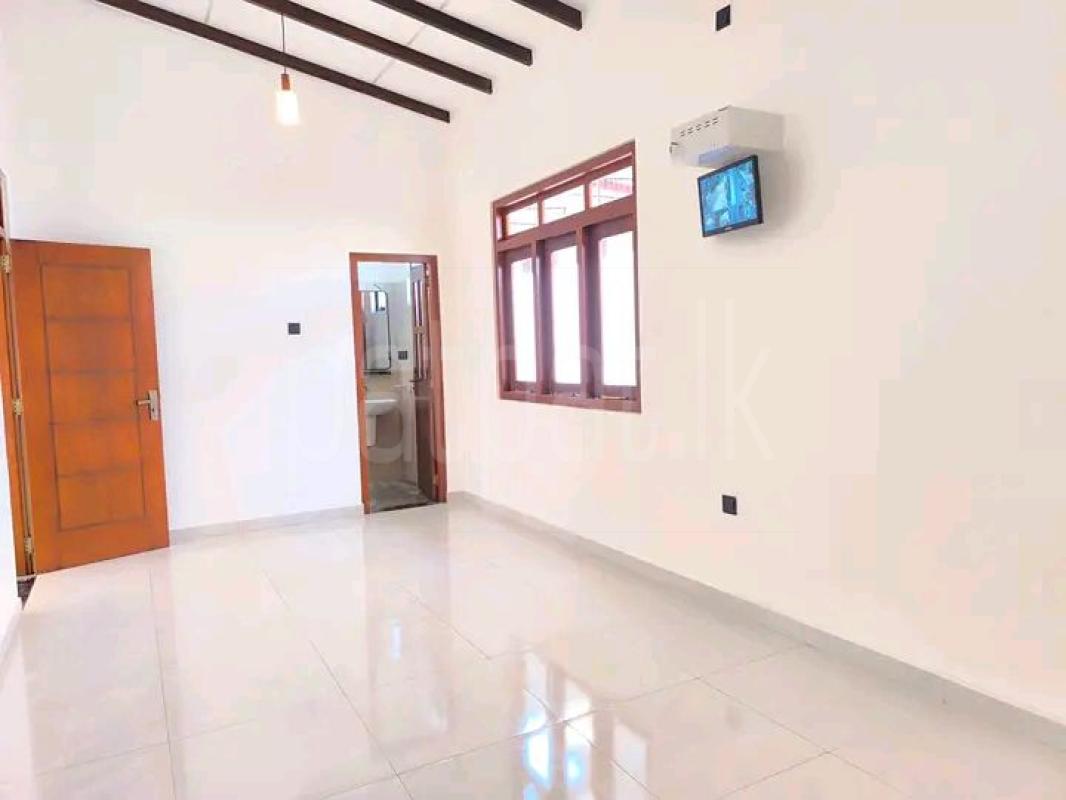 House for Sale in Athurugiriya