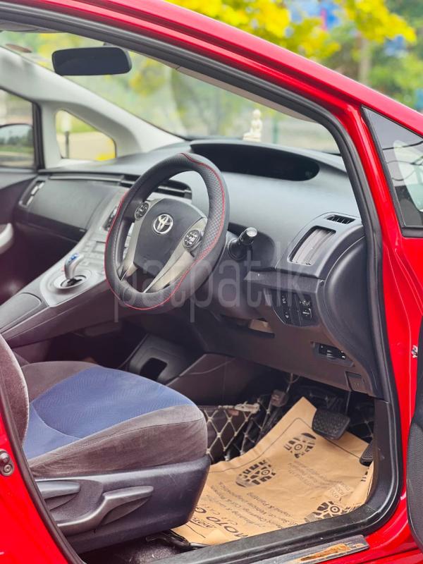 Toyota Prius 2014 - பயன்படுத்தப்பட்டது கார் sale in Sri Lanka - patpat.lk