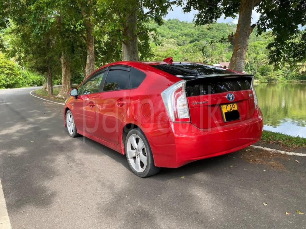 Toyota Prius 2011 - பயன்படுத்தப்பட்டது கார் sale in Sri Lanka - patpat.lk
