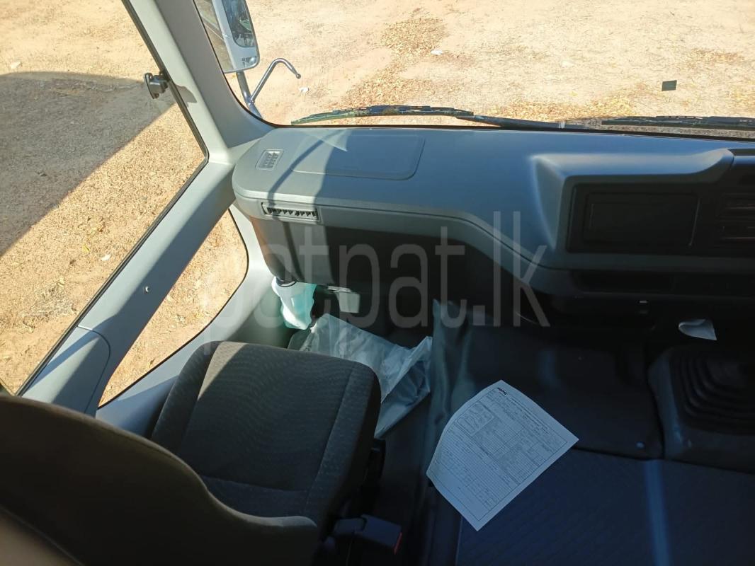 Toyota Coaster 2025 - අලුත් බස් රථය sale in Sri Lanka - patpat.lk