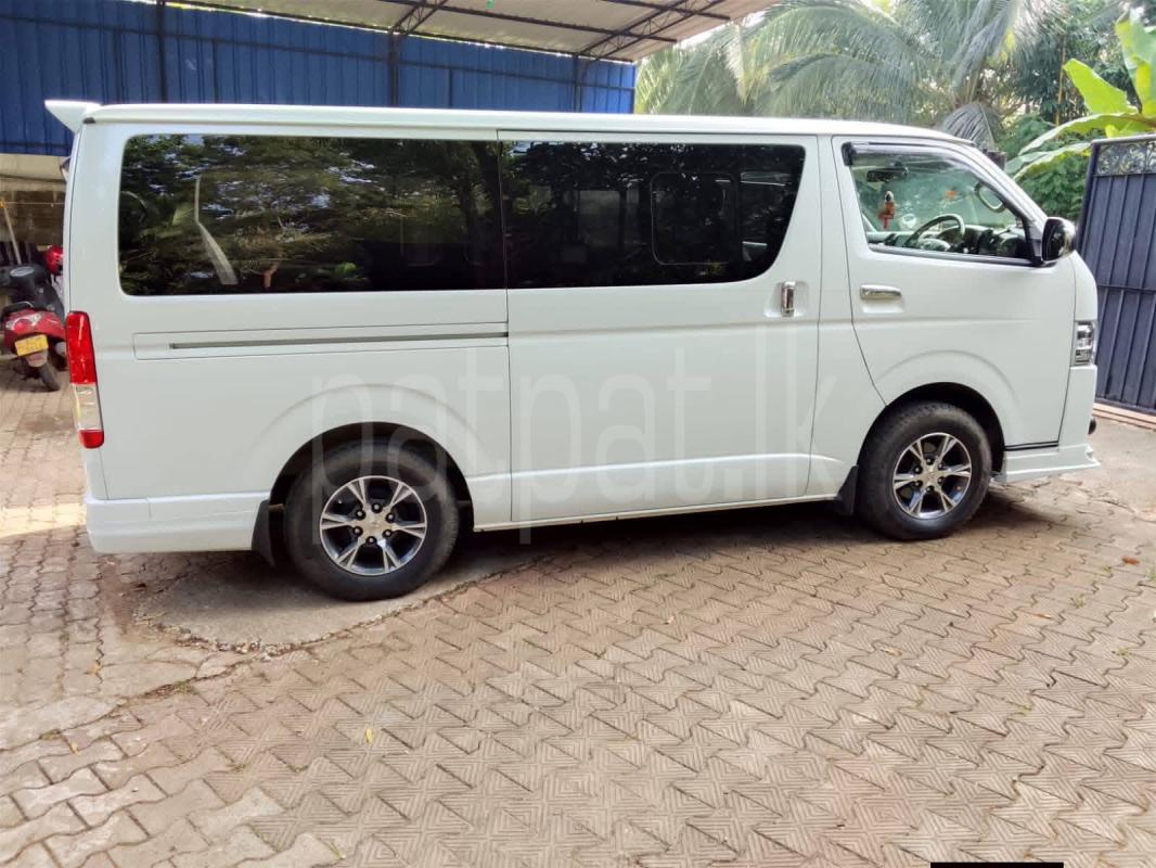Toyota Hiace 2017 - மறுசீரமைக்கப்பட்டது வேன் sale in Sri Lanka - patpat.lk
