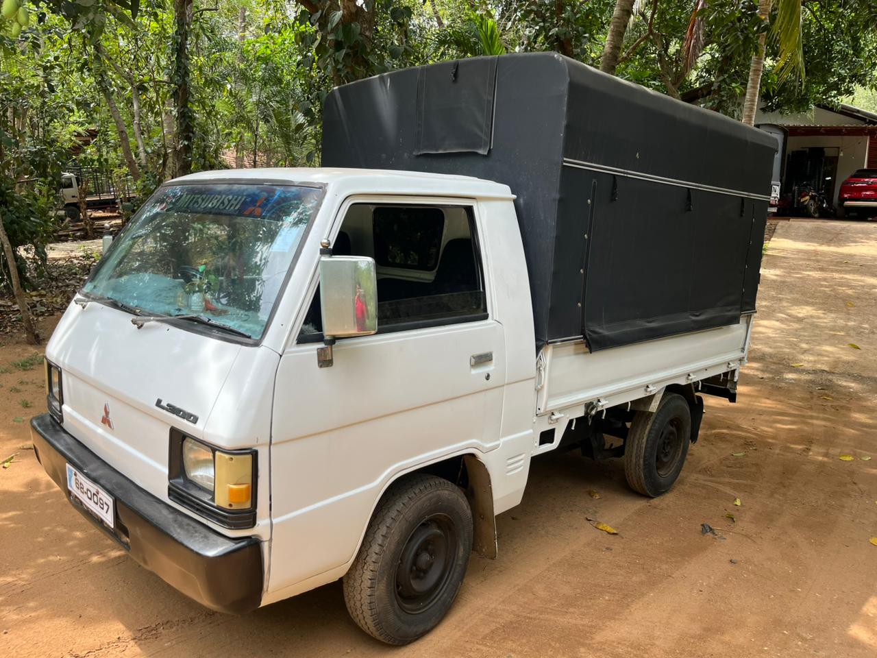 Mitsubishi L300 1990 - பயன்படுத்தப்பட்டது டிரக் sale in Sri Lanka - patpat.lk