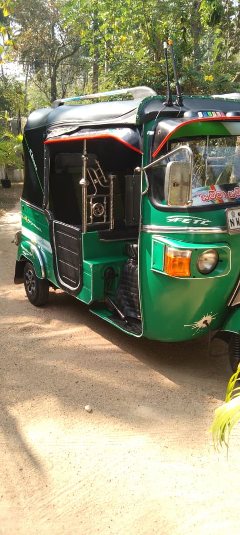 Bajaj Three Wheel 2011 ads-image-1