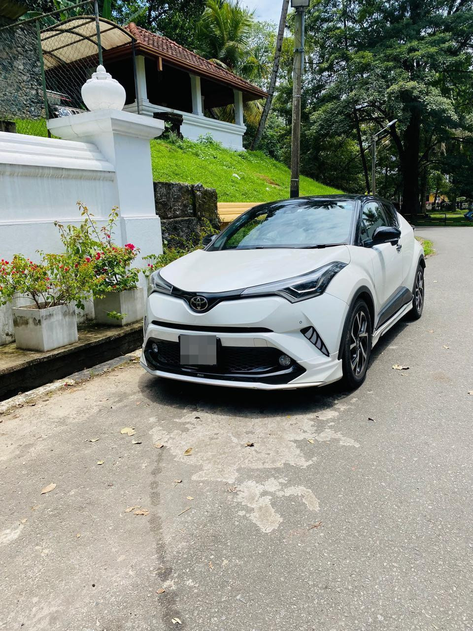 Toyota CHR 2018 - භාවිතා කරන ලද SUV රථය sale in Sri Lanka - patpat.lk