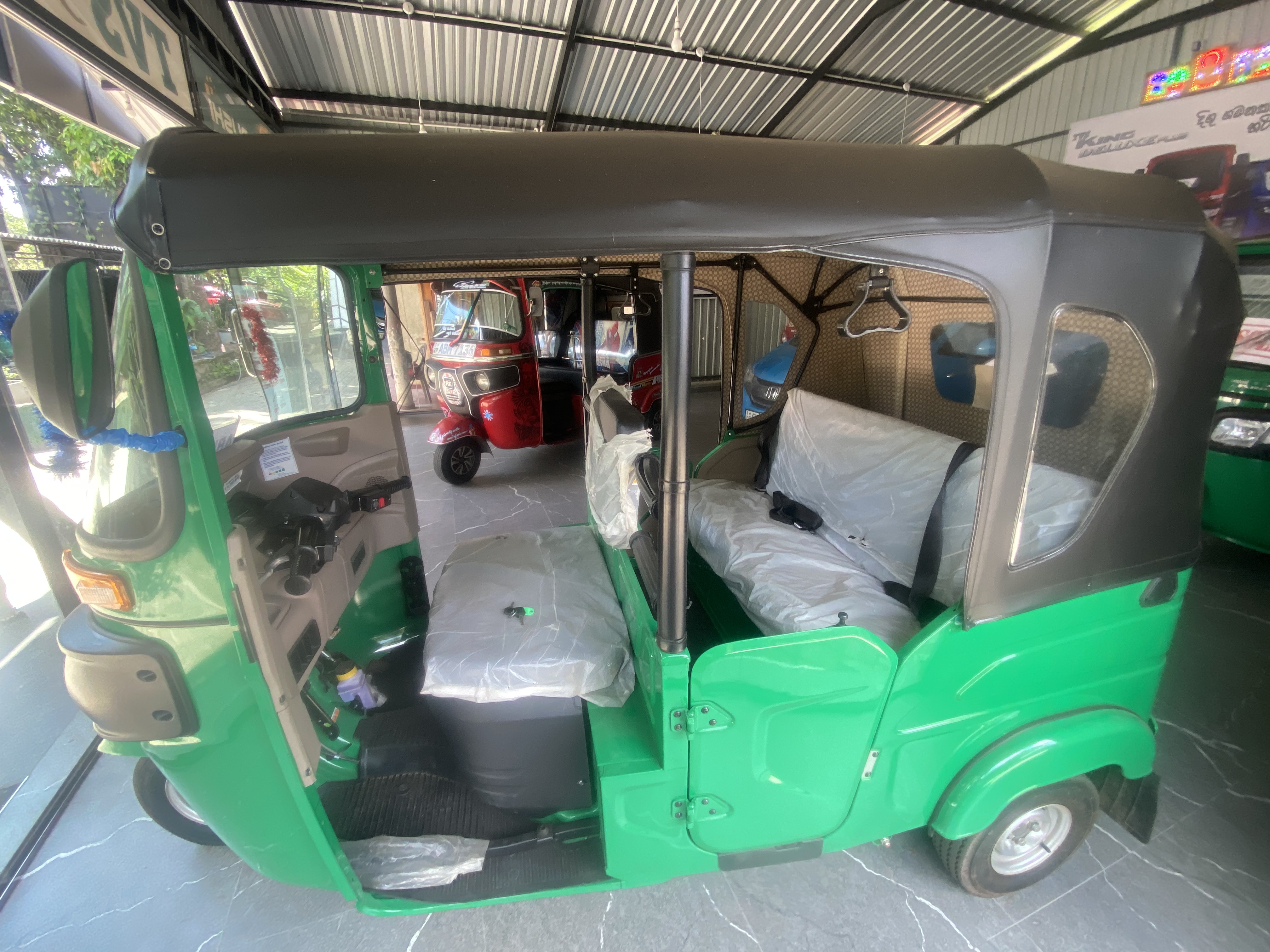 Bajaj Three Wheel 2025 - අලුත් ත්‍රිරෝද රථය sale in Sri Lanka - patpat.lk