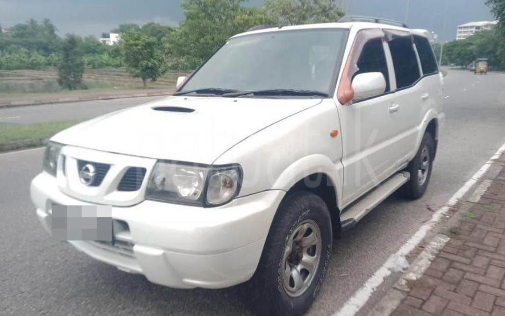 Nissan Terrano 2005 - பயன்படுத்தப்பட்டது SUV sale in Sri Lanka - patpat.lk