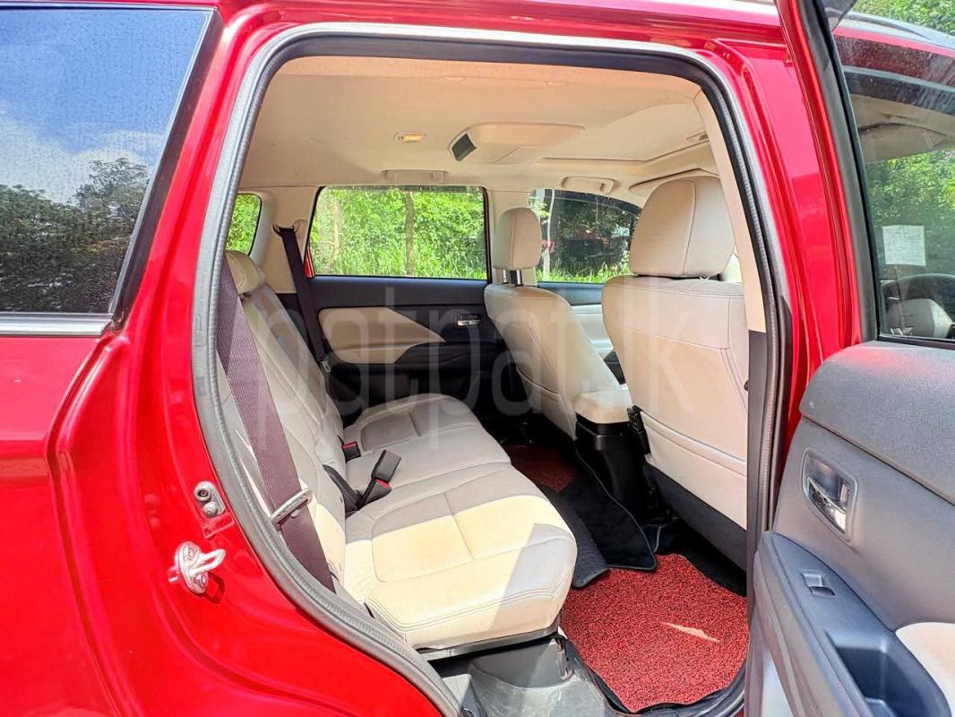 Mitsubishi Outlander 2015 - பயன்படுத்தப்பட்டது SUV sale in Sri Lanka - patpat.lk