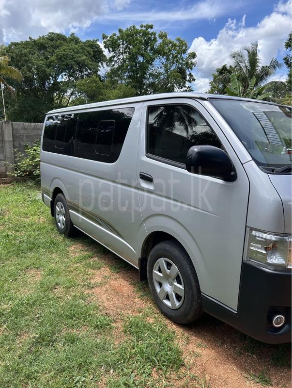 Toyota Hiace 2016 - பயன்படுத்தப்பட்டது வேன் sale in Sri Lanka - patpat.lk