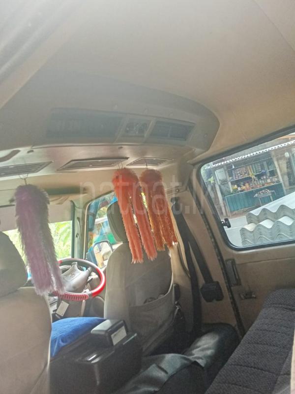 Nissan Caravan 2001 - பயன்படுத்தப்பட்டது வேன் sale in Sri Lanka - patpat.lk
