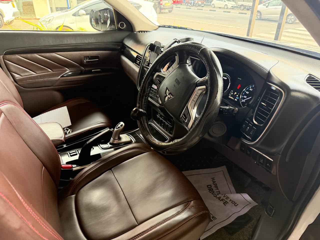 Mitsubishi Outlander 2015 - பயன்படுத்தப்பட்டது SUV sale in Sri Lanka - patpat.lk