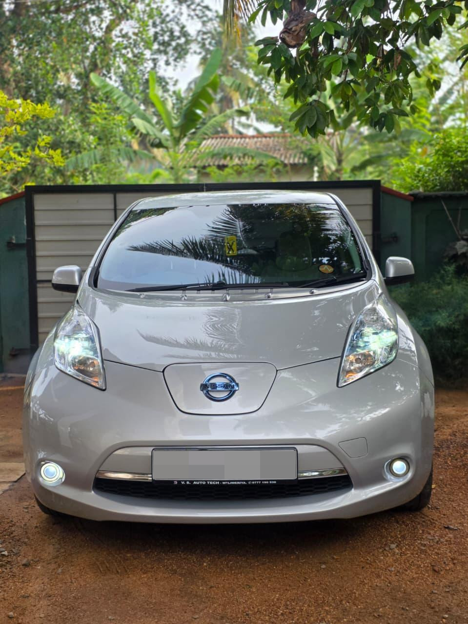 Nissan Leaf 2012 ads-image-1