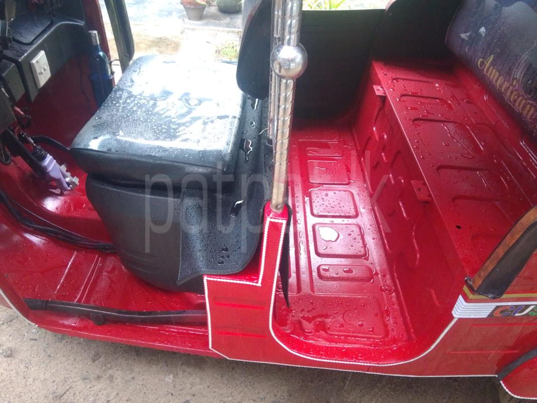 Bajaj Three Wheel 2015 - பயன்படுத்தப்பட்டது முச்சக்கர வண்டி sale in Sri Lanka - patpat.lk