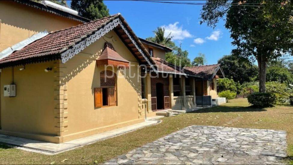 Holiday Bungalow For Sale In Katugastota